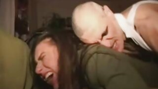 دو مرد سنہرے بالوں و ...